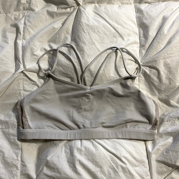 lululemon Make a Move bra in white - Picture 3 of 4